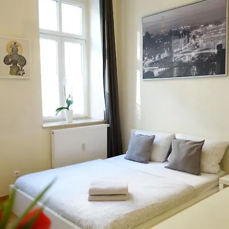 Cosy Nearby Station Neustadt In It-district Appartement