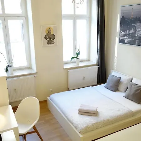 Cosy Nearby Station Neustadt In It-district