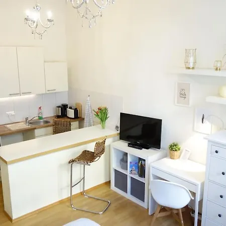 Cosy Nearby Station Neustadt In It-district *