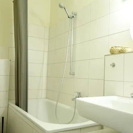 Cosy Nearby Station Neustadt In It-district Apartment