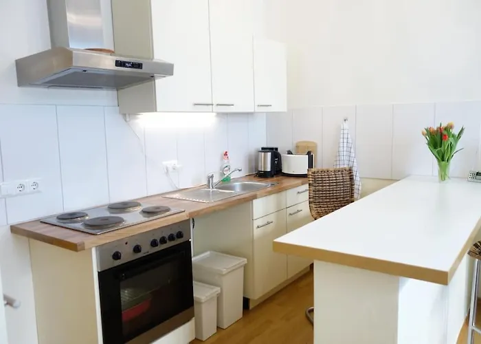 Apartment Cosy Nearby Station Neustadt In It-district