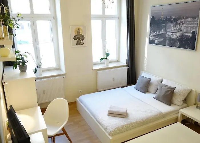 Cosy Nearby Station Neustadt In It-district