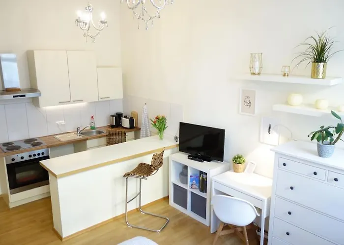 Cosy Nearby Station Neustadt In It-district *