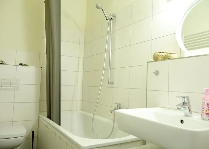 Cosy Nearby Station Neustadt In It-district شقة