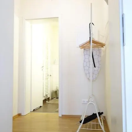 Cosy Nearby Station Neustadt In It-district Drážďany