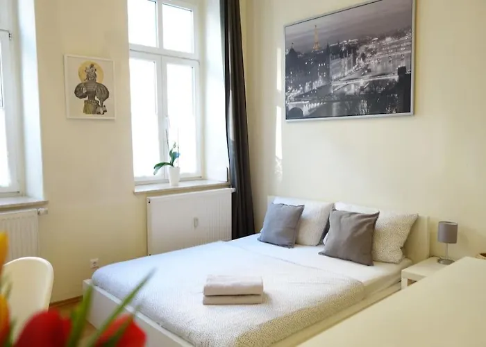 Cosy Nearby Station Neustadt In It-district Appartement